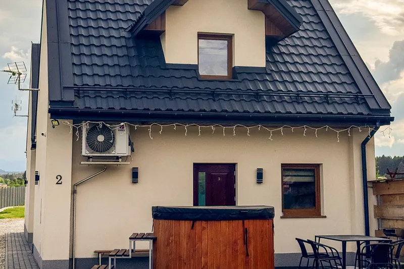 Balia jacuzzi przy domku nr 2 w Dębnie na Podhalu