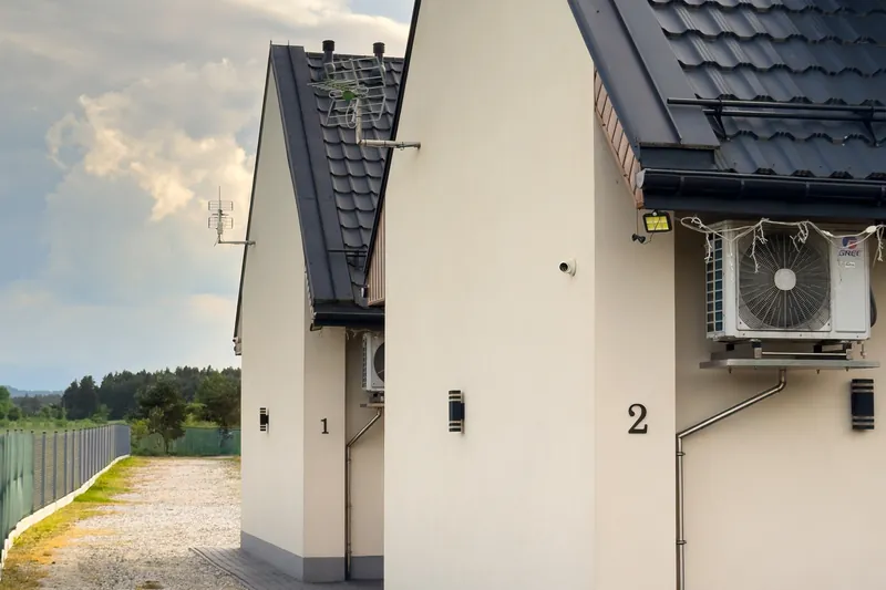 Dwa domki nr 1 i 2 obok siebie – Zakątek pod Tatrami w Dębnie